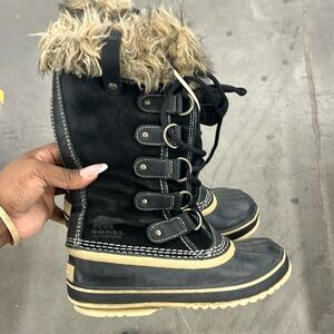 Womens Tall waterproof sorel boots with fur Black and Tan size 6